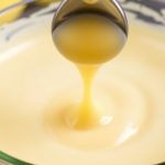 كاسترد كثيف يوضح تخثر بروتينات البيض أثناء الطهي والعلم وراءه